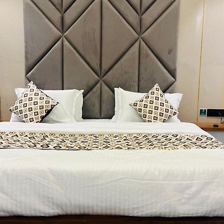 Hotel Royal Empire Gandhinagar Zewnętrze zdjęcie