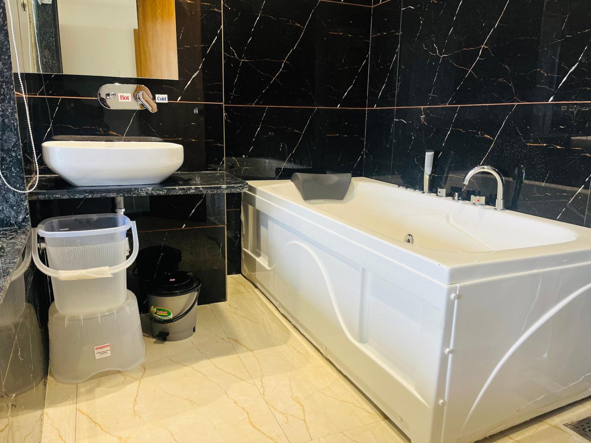 Hotel Royal Empire Gandhinagar Zewnętrze zdjęcie