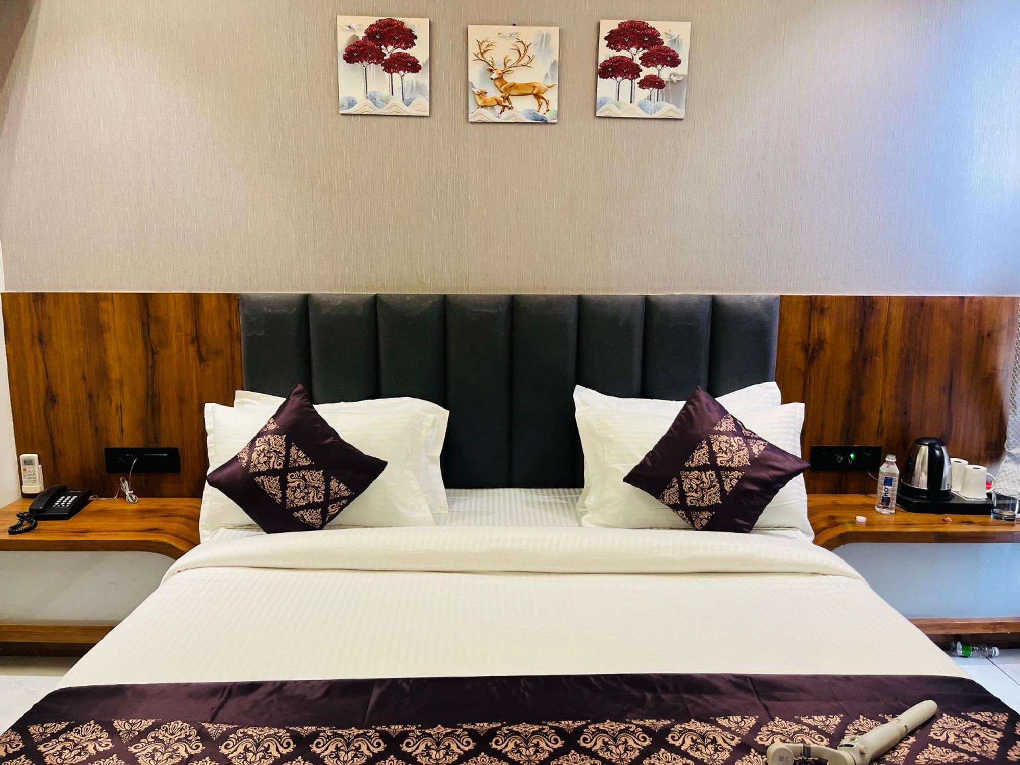 Hotel Royal Empire Gandhinagar Zewnętrze zdjęcie