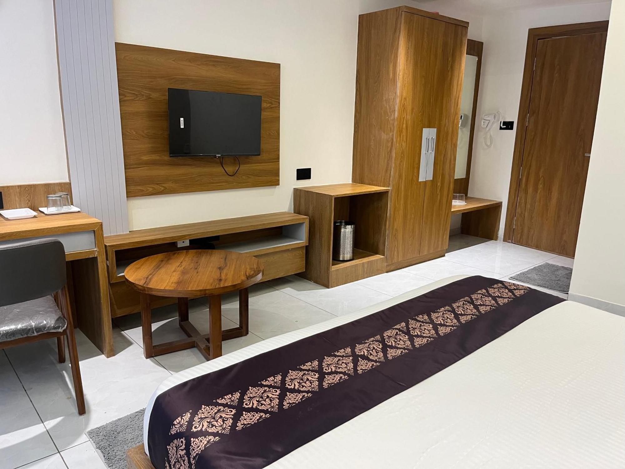 Hotel Royal Empire Gandhinagar Zewnętrze zdjęcie