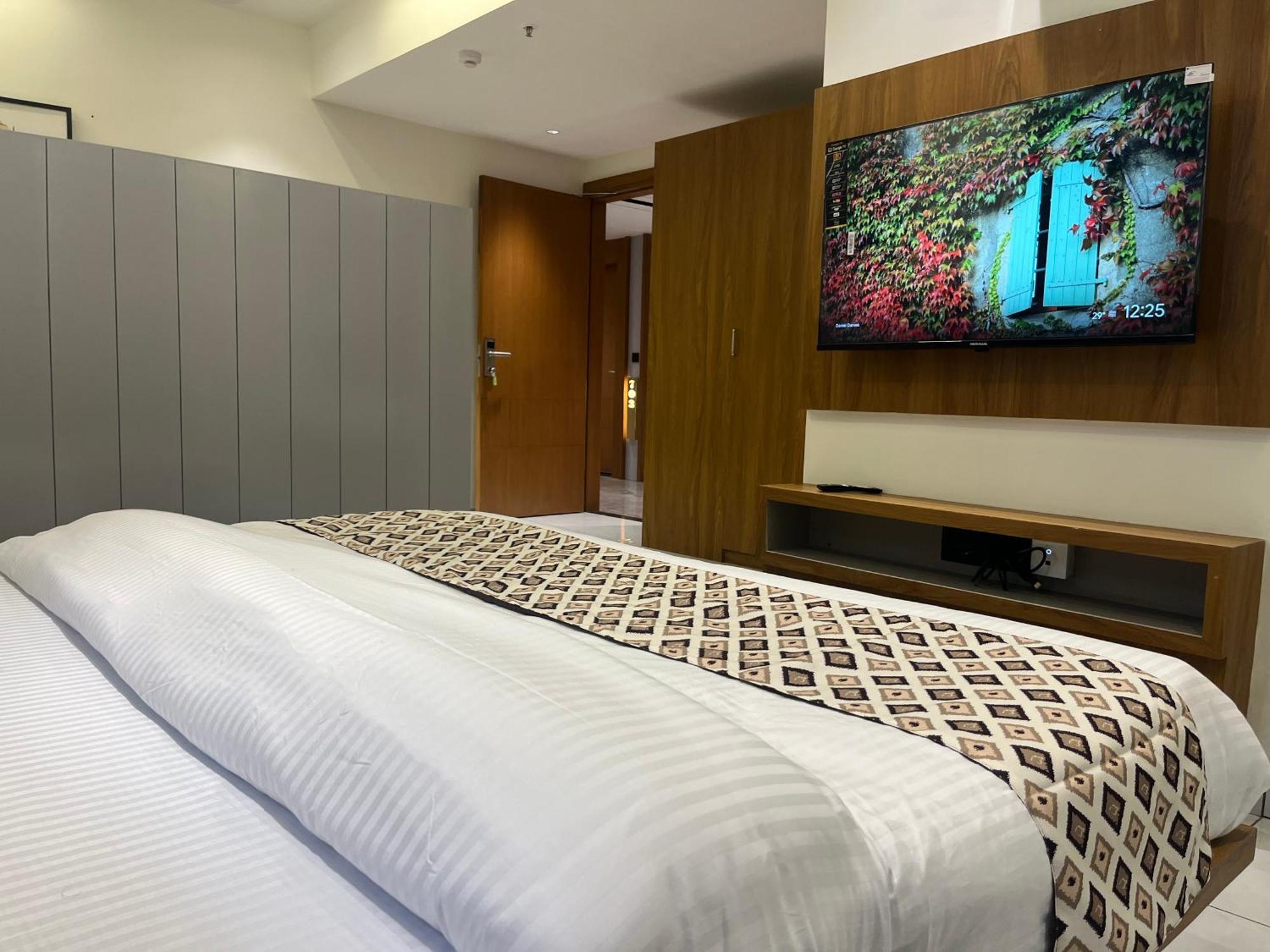 Hotel Royal Empire Gandhinagar Zewnętrze zdjęcie