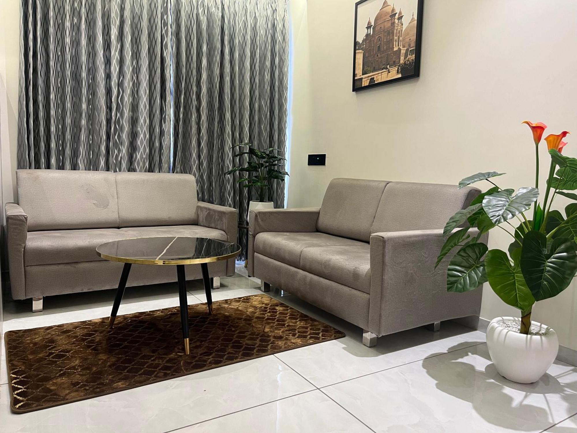 Hotel Royal Empire Gandhinagar Zewnętrze zdjęcie