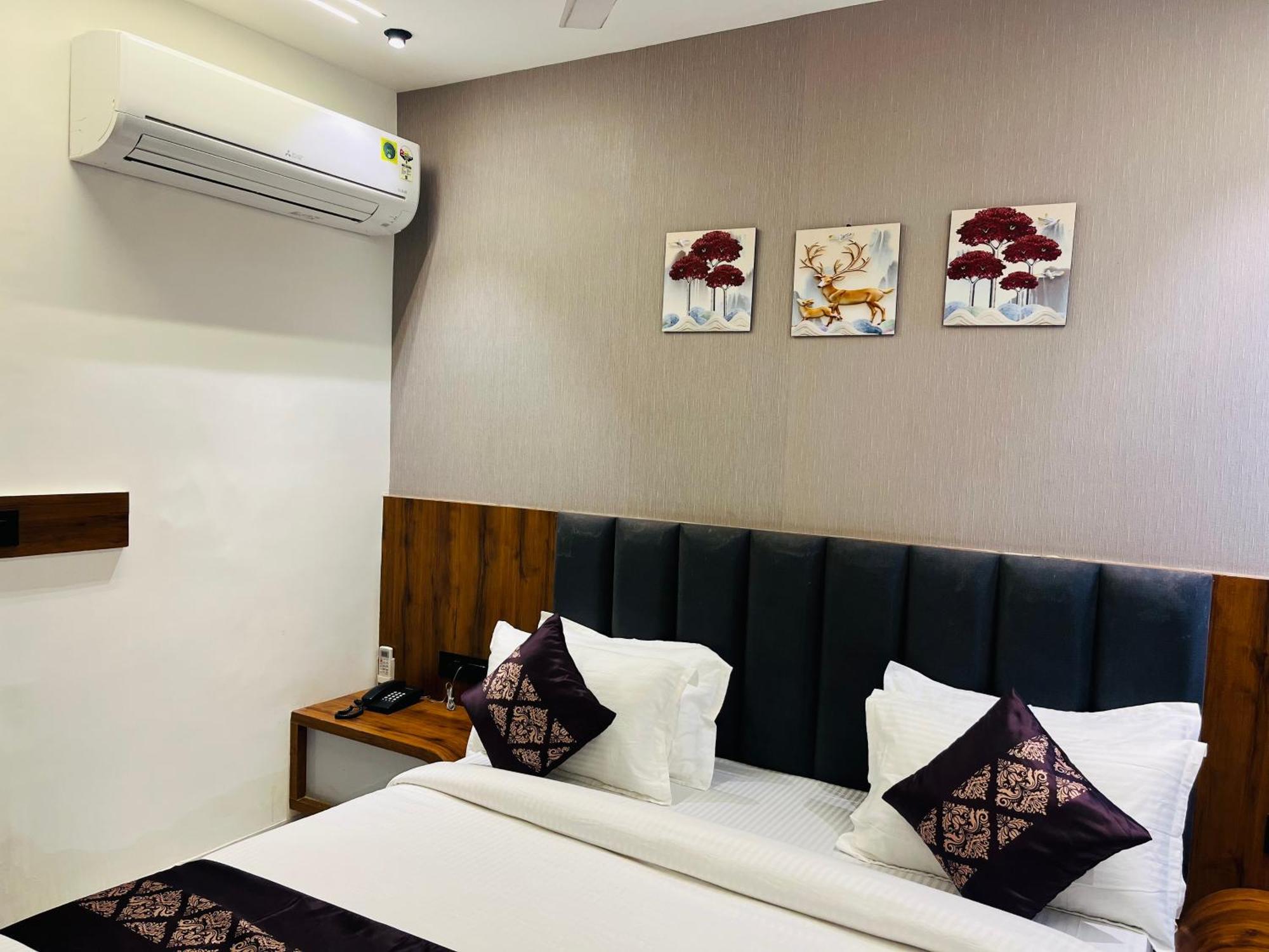 Hotel Royal Empire Gandhinagar Zewnętrze zdjęcie