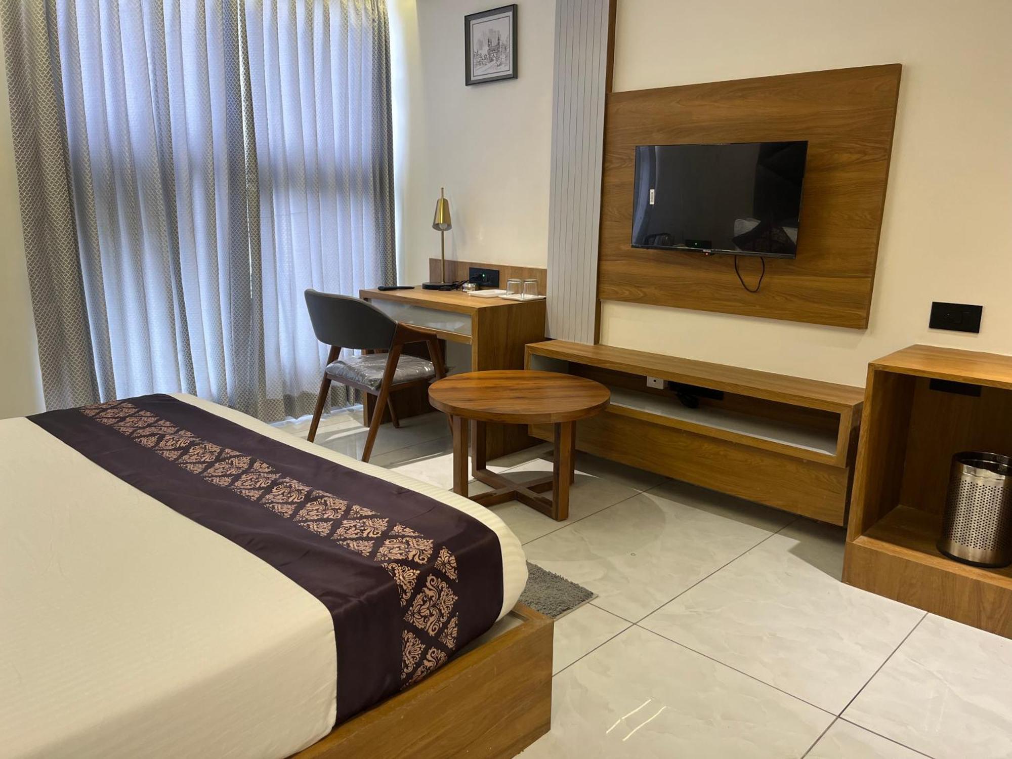 Hotel Royal Empire Gandhinagar Zewnętrze zdjęcie