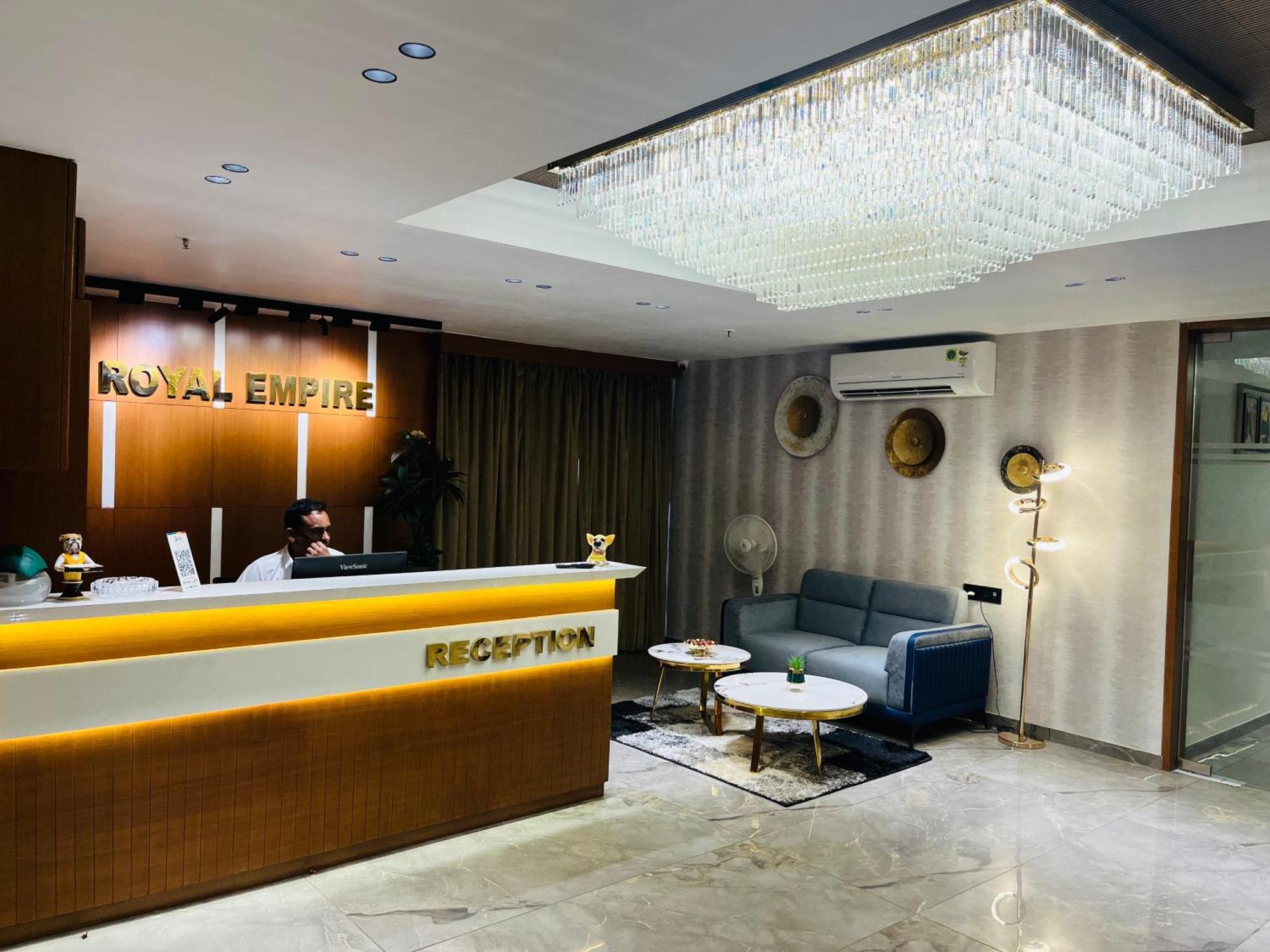 Hotel Royal Empire Gandhinagar Zewnętrze zdjęcie