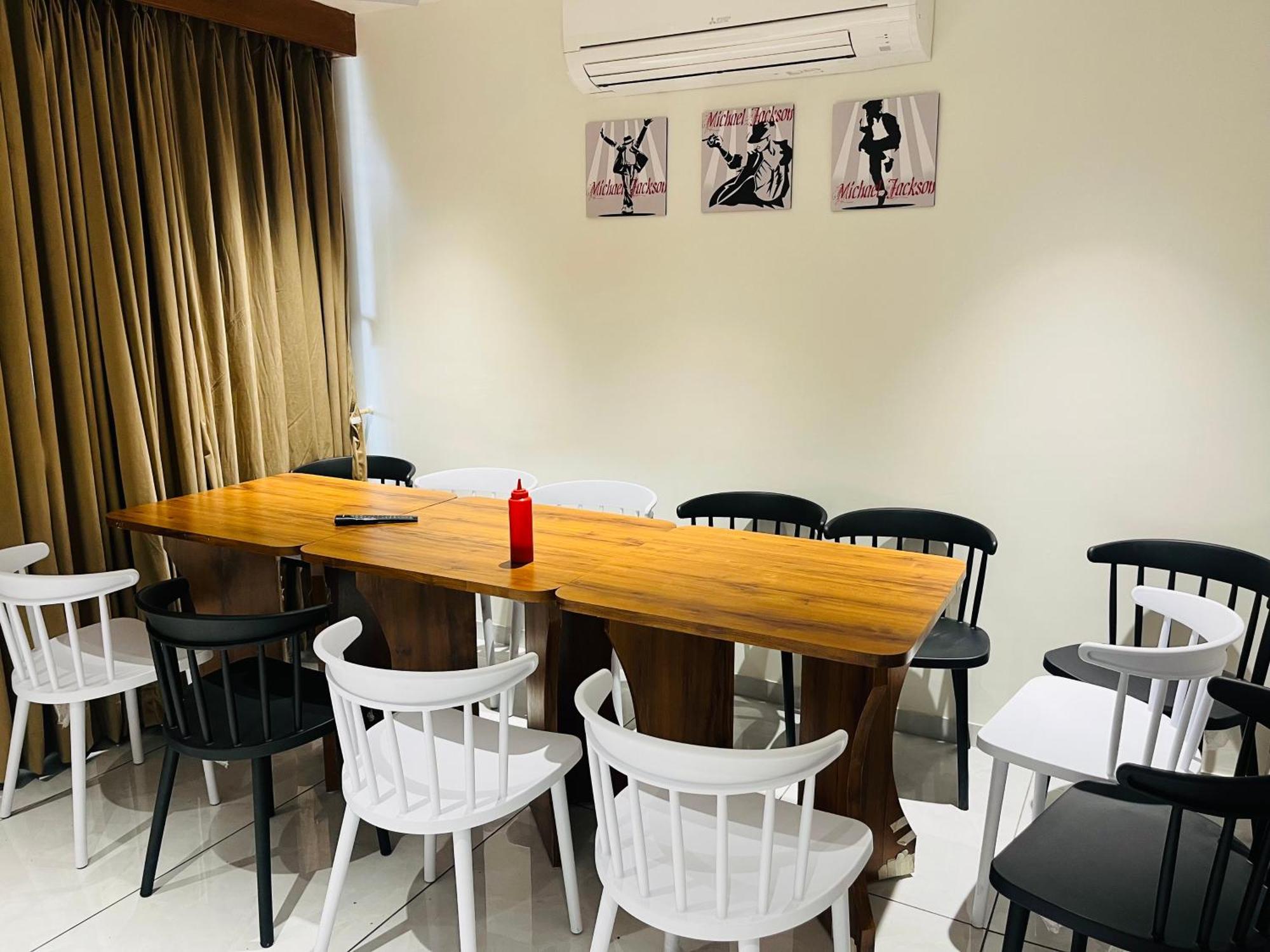Hotel Royal Empire Gandhinagar Zewnętrze zdjęcie