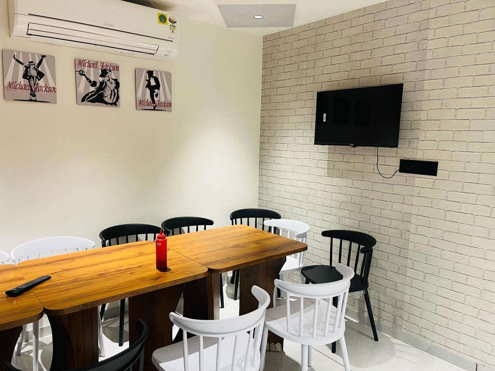 Hotel Royal Empire Gandhinagar Zewnętrze zdjęcie