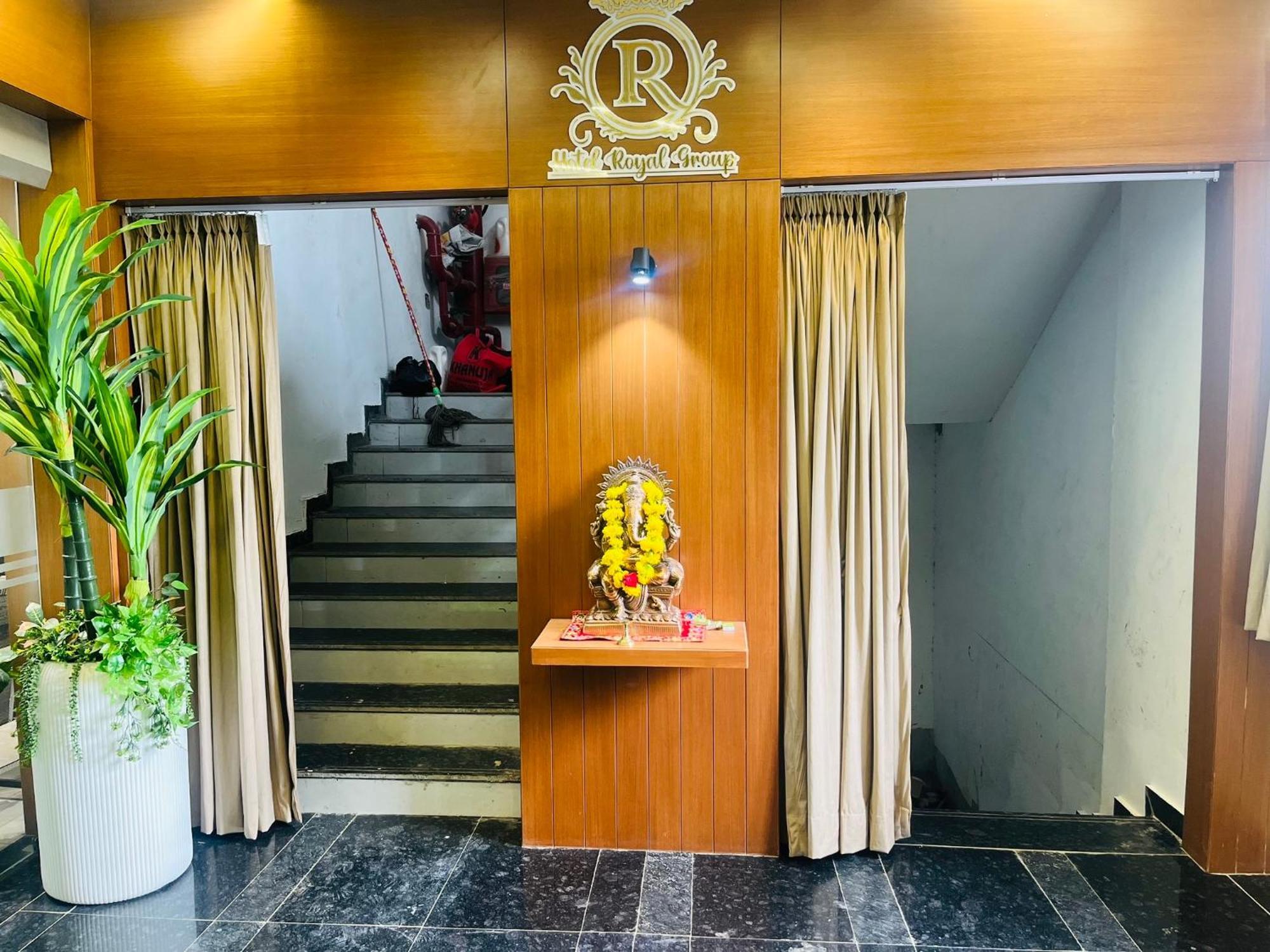 Hotel Royal Empire Gandhinagar Zewnętrze zdjęcie